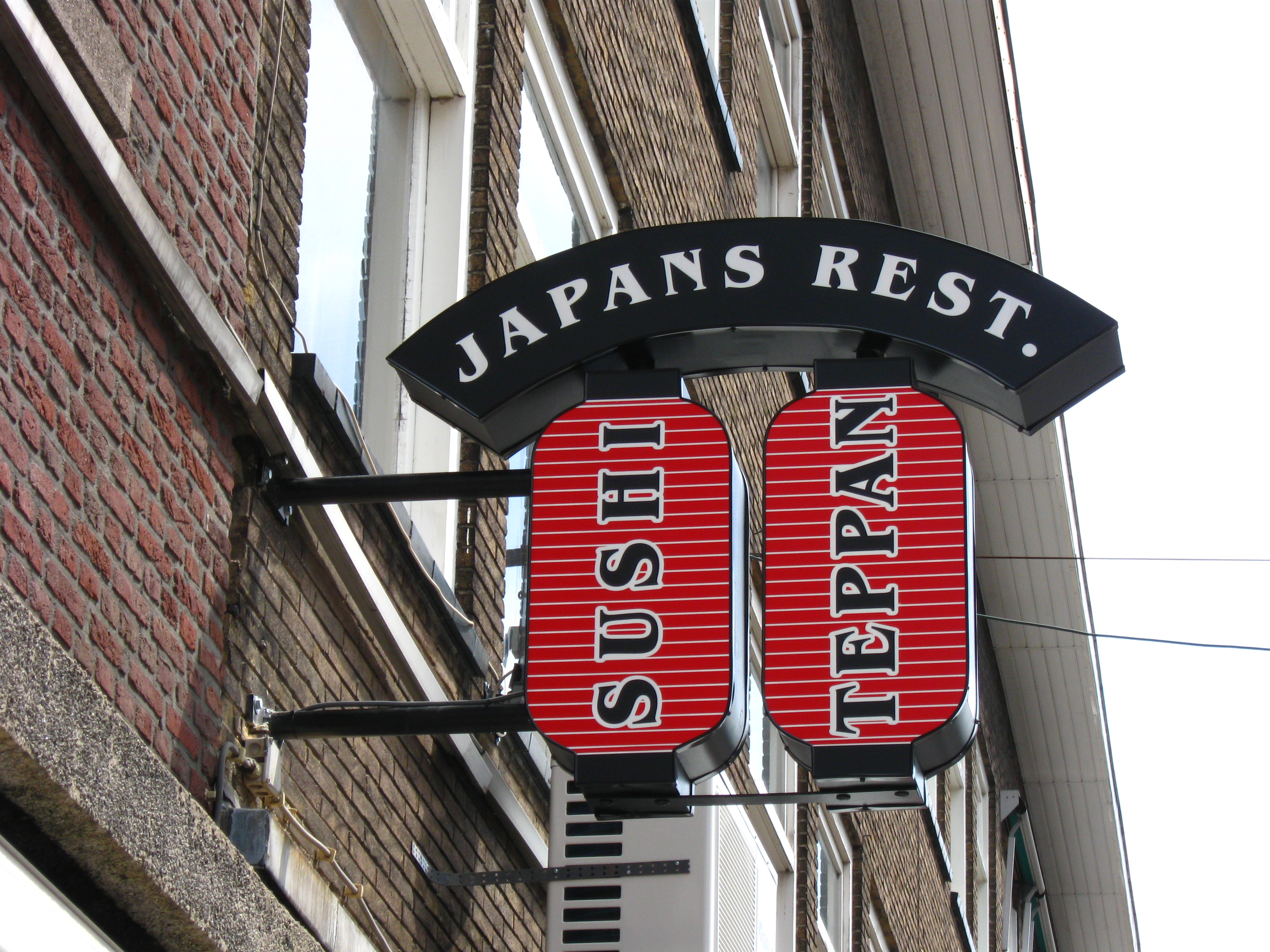 Sushi teppan restaurant